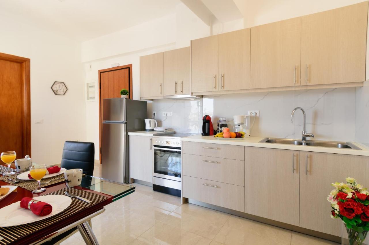 Luxury Lake View Center House อายิโอสนิโกลาโอส ภายนอก รูปภาพ
